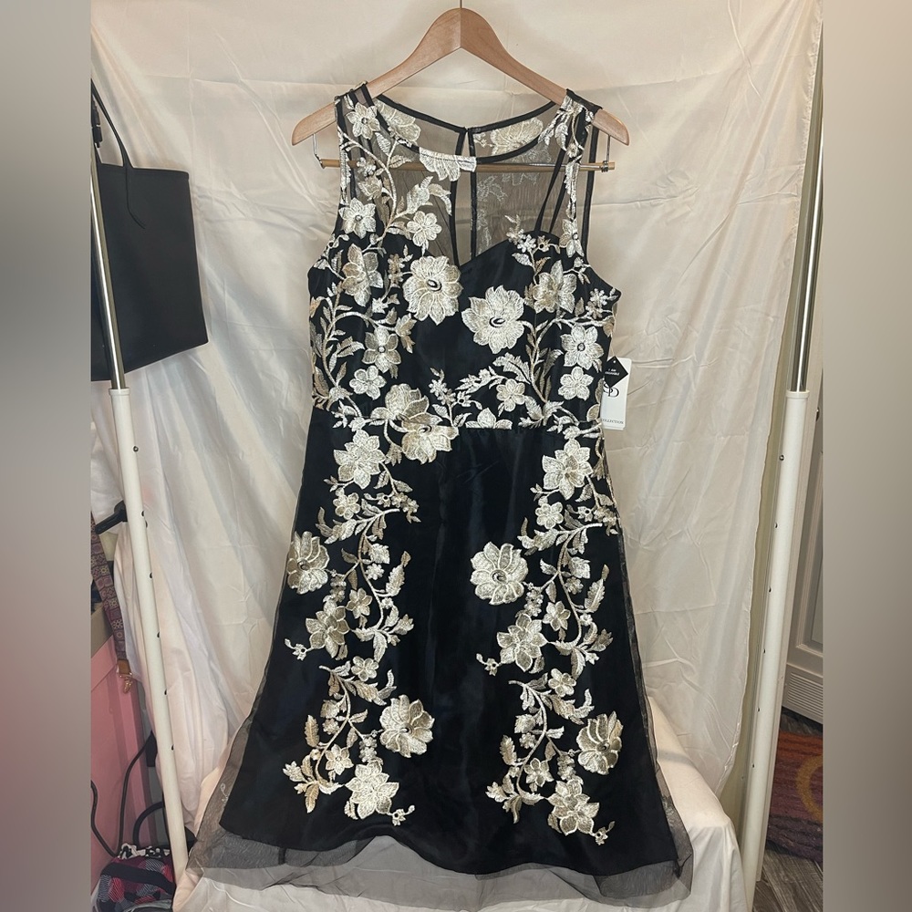 Black & Ivory Floral Embroidered Tulle Formal Dress
